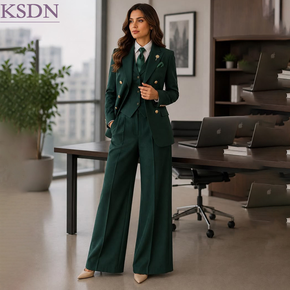 Womens Blazer - ビジネスシーンに最適な、フォーマルな緑色のレディーススーツ。ダブルブレスト、ピークドラペル、3ピース（ジャケット、パンツ、ベスト）のセット。フォーマルなプリーツパンツ。