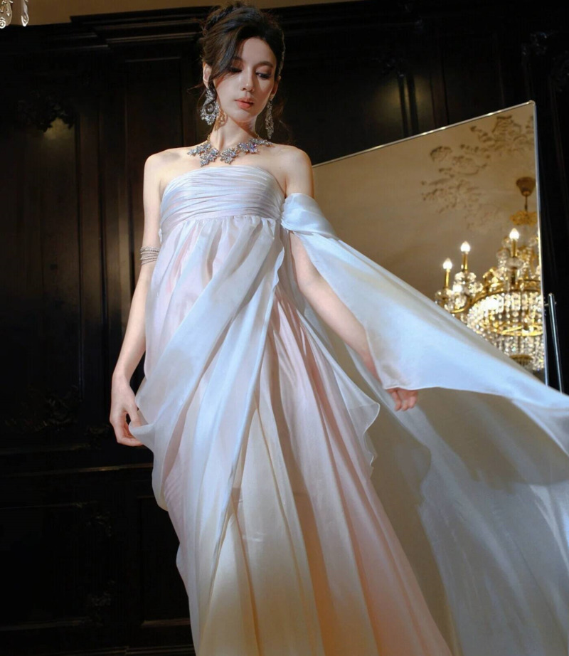 ストラップレスの流れるようなシフォンイブニングドレス、ギリシ - Formal Dress のレビューと価格