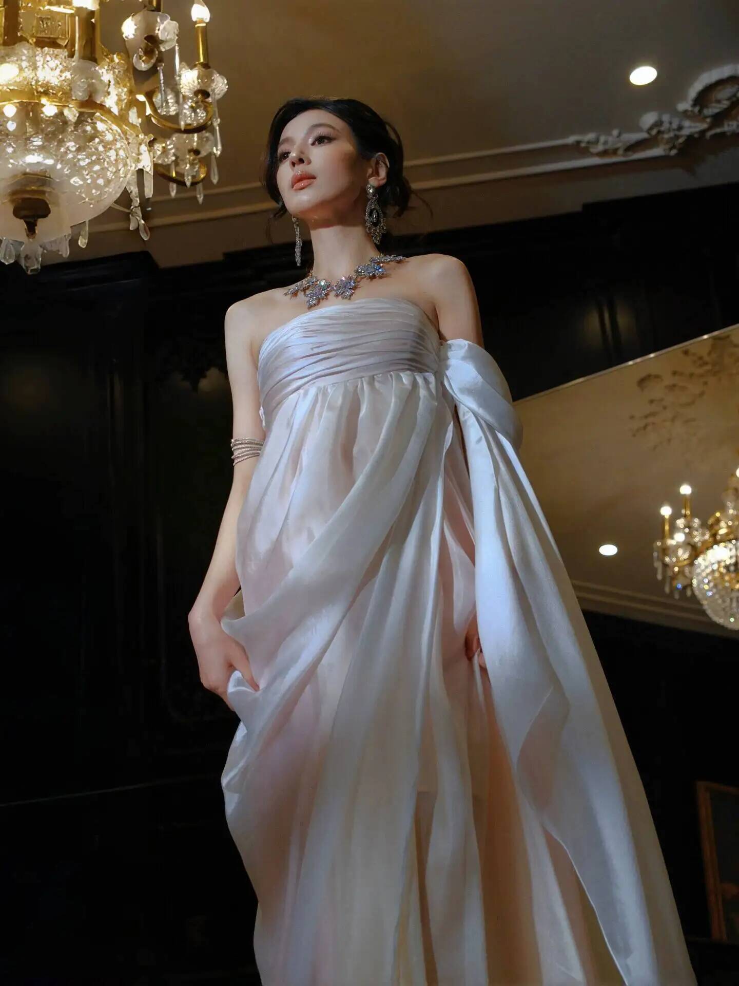 ストラップレスの流れるようなシフォンイブニングドレス、ギリシ - Formal Dress のレビューと価格