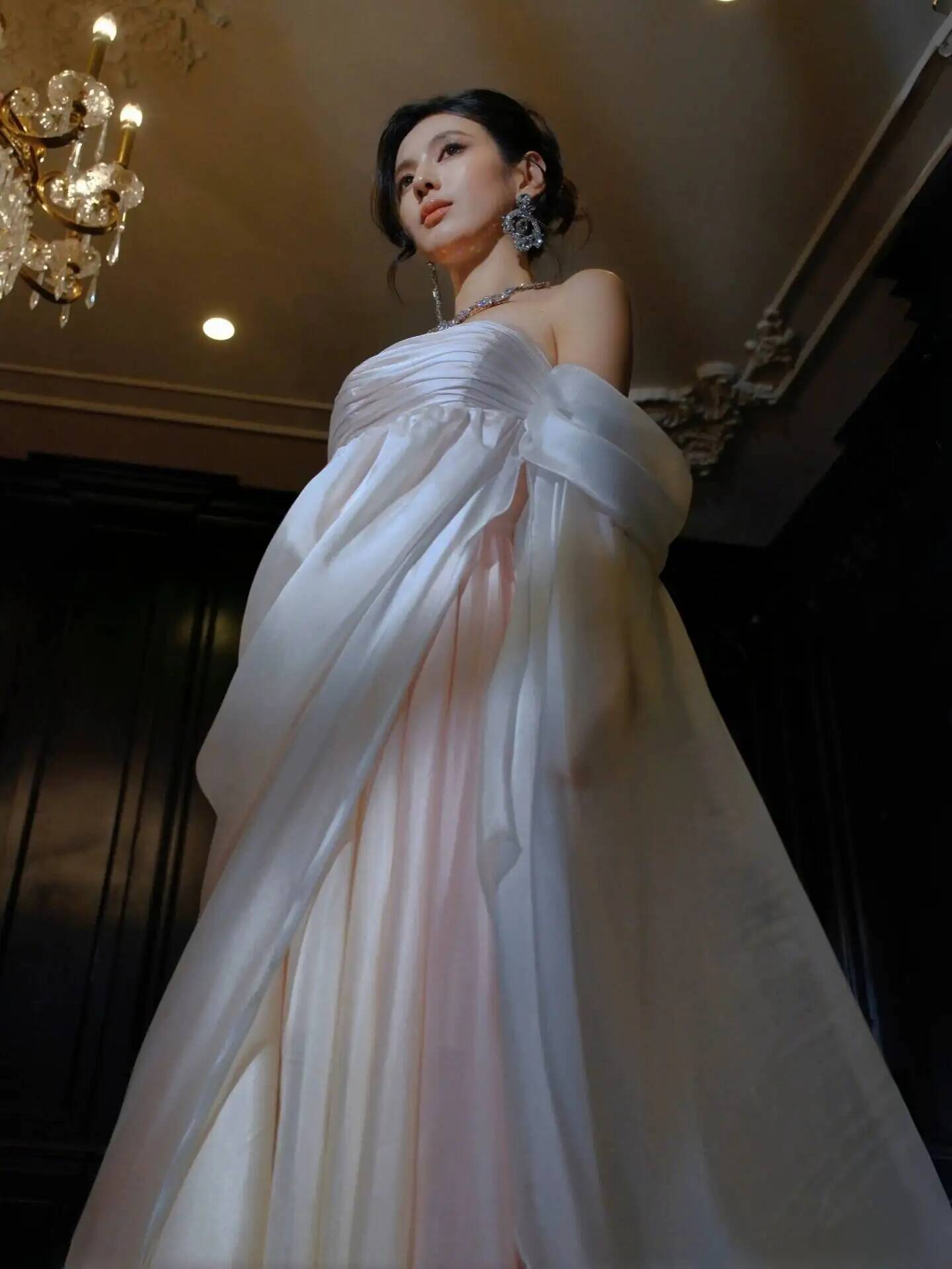 ストラップレスの流れるようなシフォンイブニングドレス、ギリシ - Formal Dress のレビューと価格